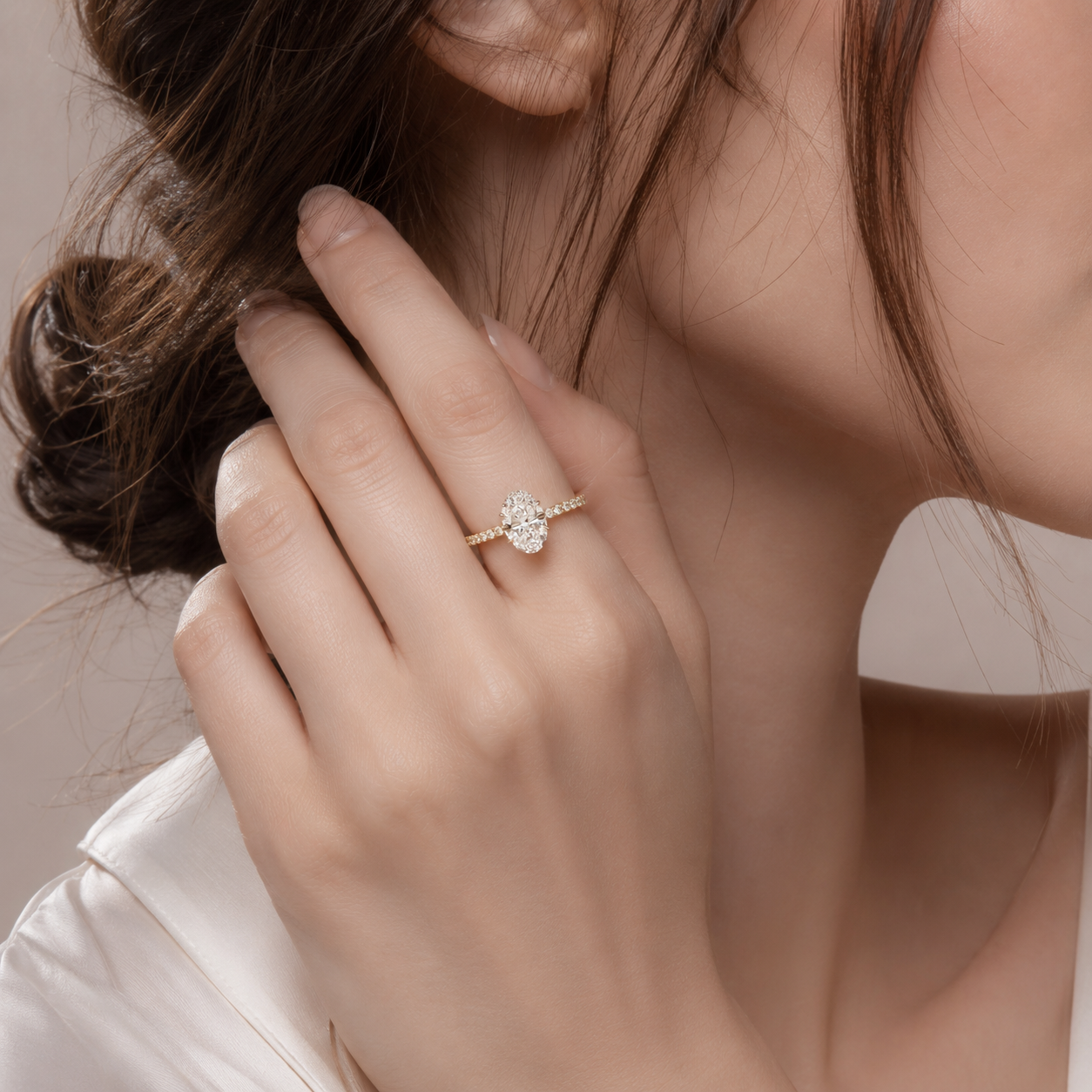 A woman wore a 1.50-carat lab-grown diamond oval solitaire accent yellow gold ring on her finger.